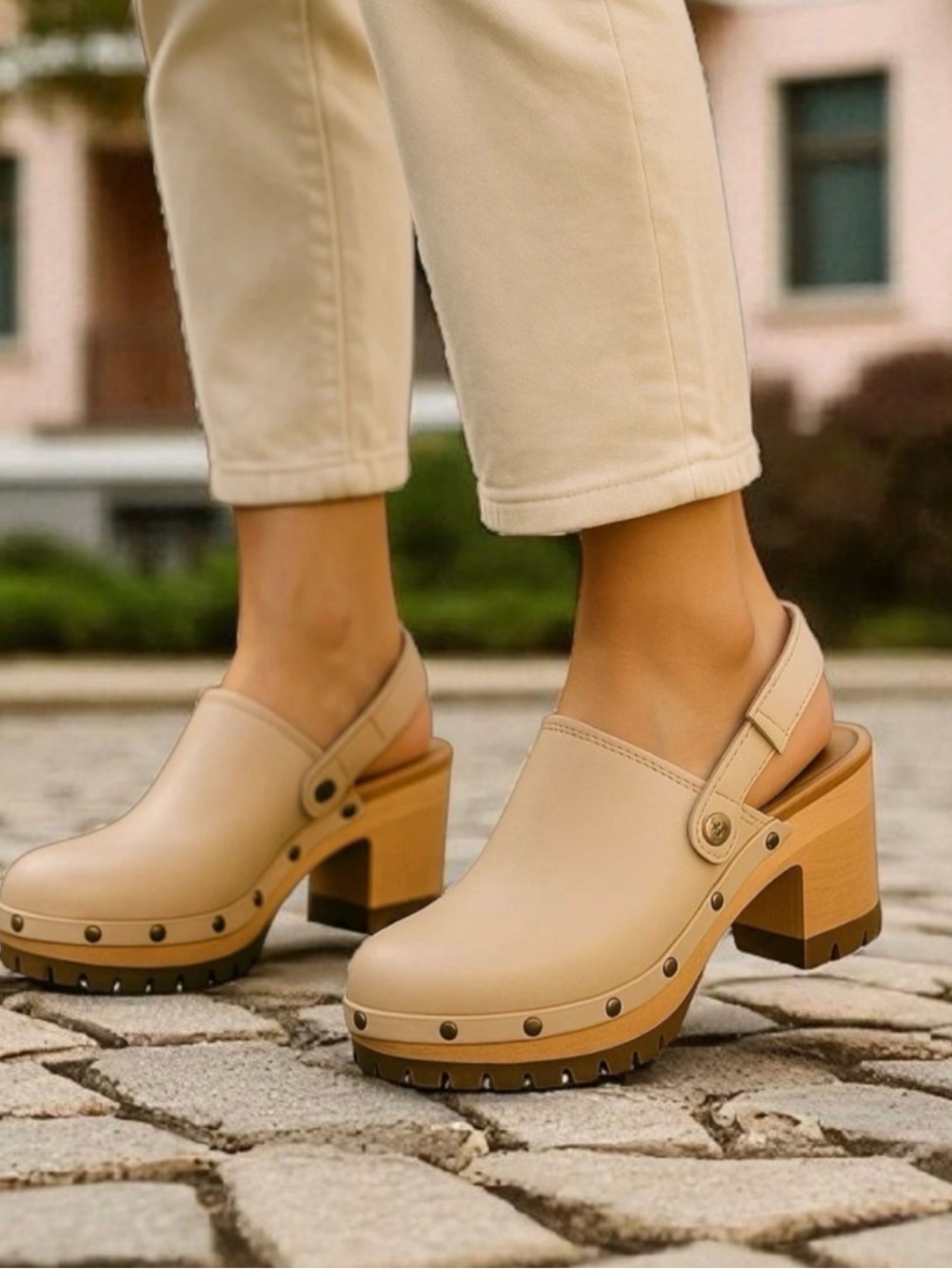 UGG Lanni Women's Beige Leather Clog Sandal with Wood Heel NWOT - Picture 2 of 6